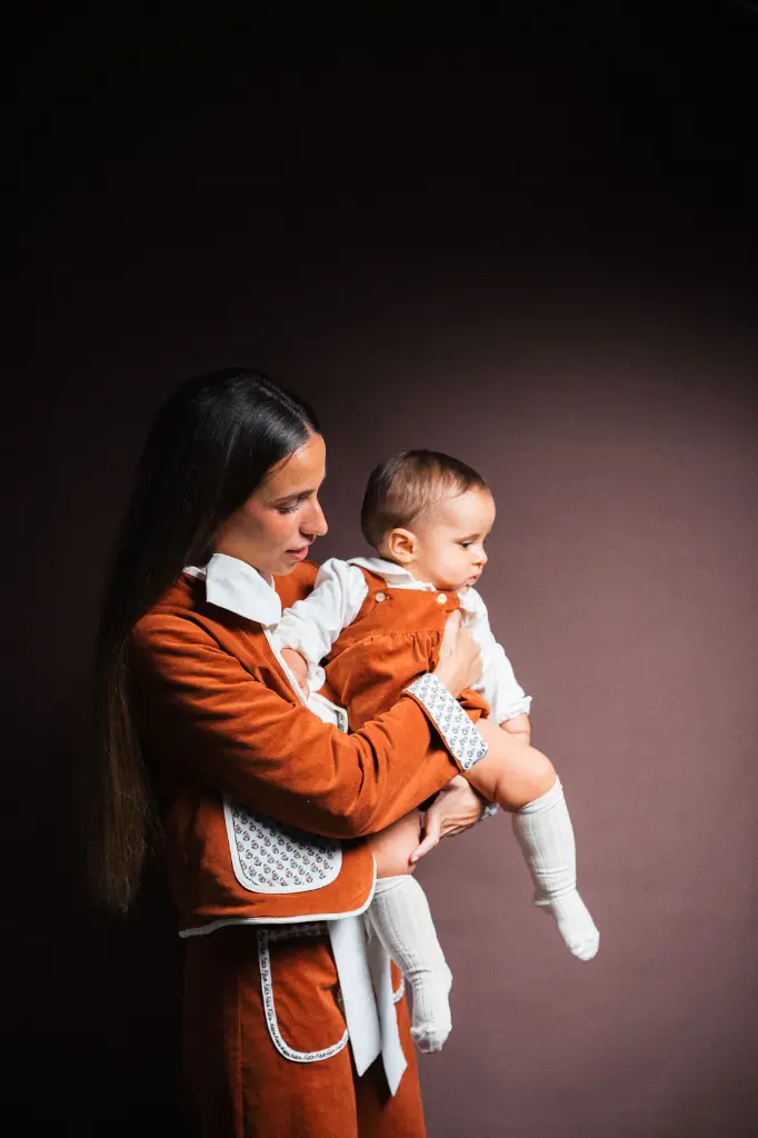 Chaqueta teja y estampado mujer 