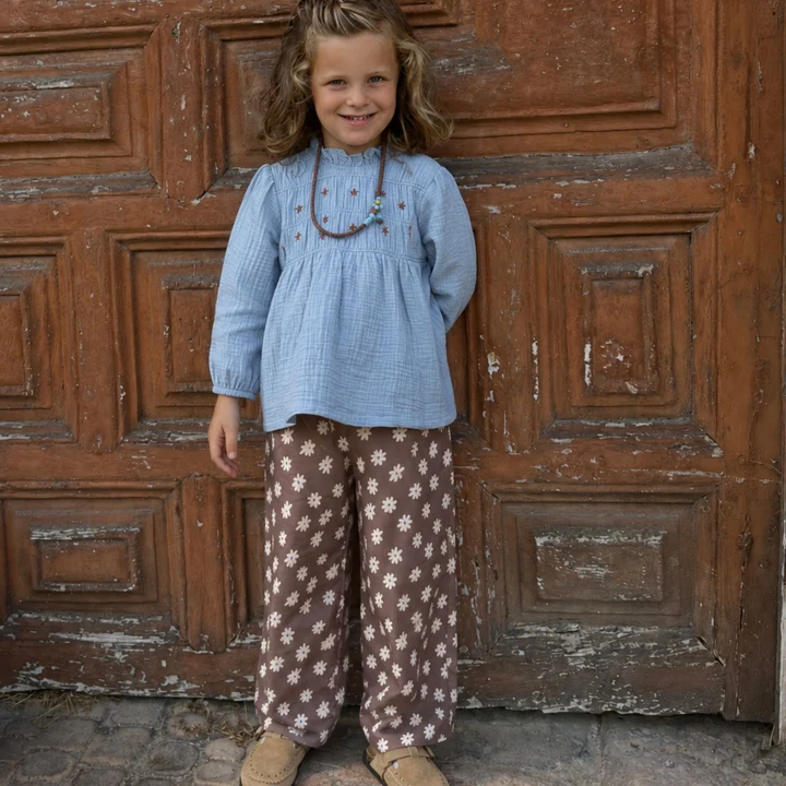 PANTALÓN NIÑA LARGO PALAZZO MICROPANA CACAO FLOR