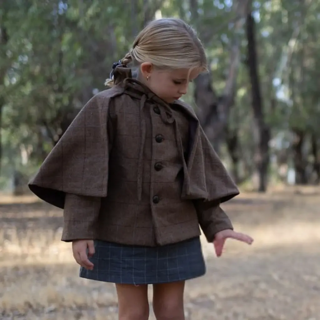 Abrigo niña con capa