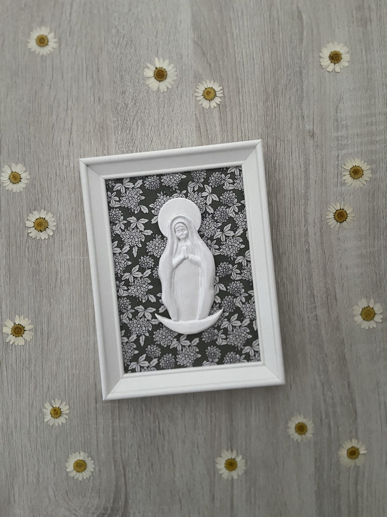 Virgen Guadalupe enmarcada batista verde flores