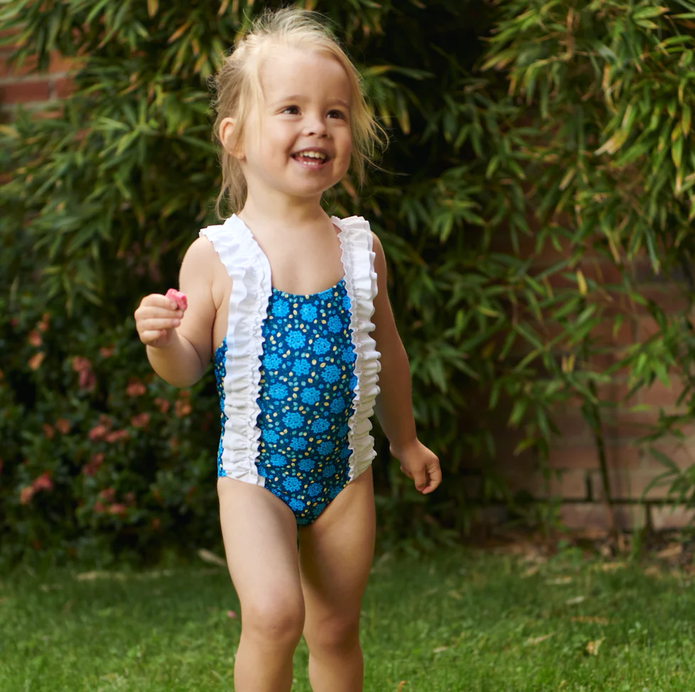 BAÑADOR ENTERO NIÑA FLORES AZULES