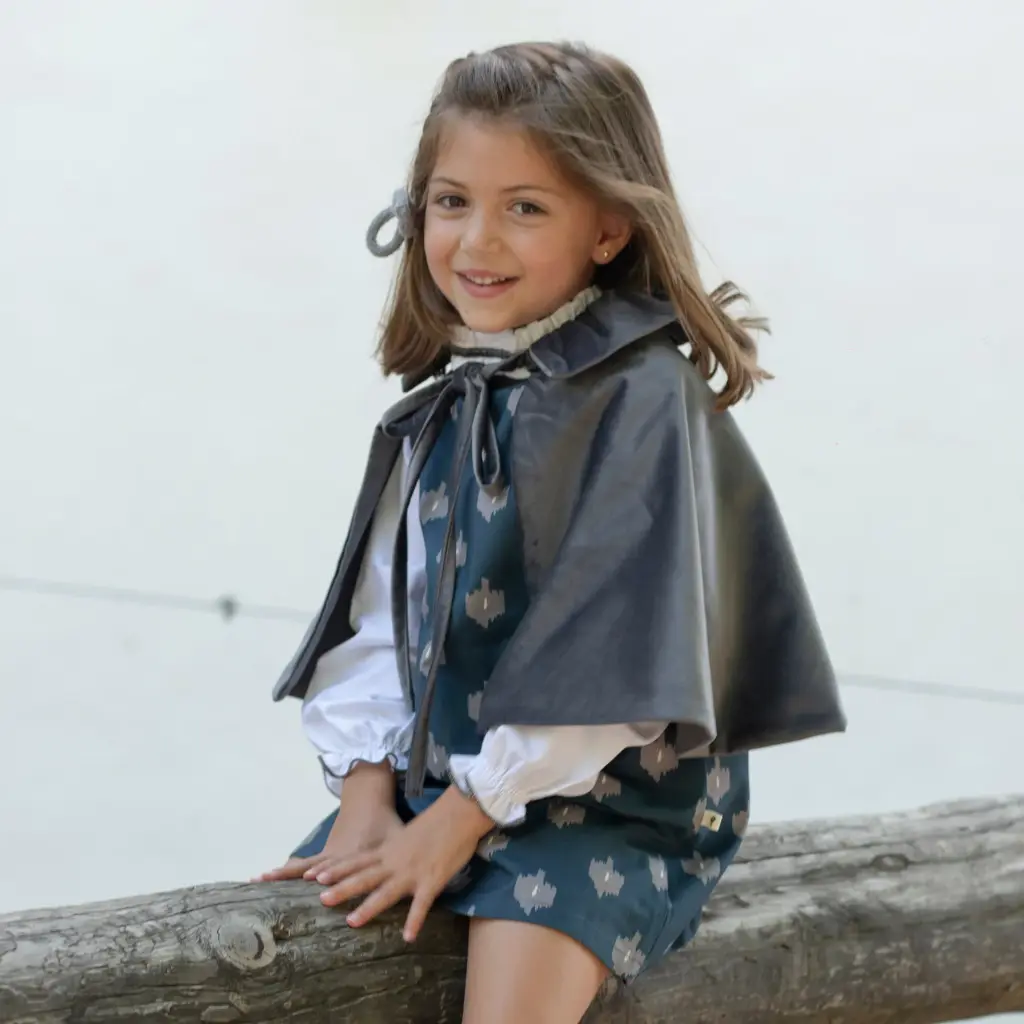 Capa terciopelo gris 