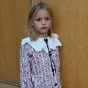 BLUSA FLORES GRANDES TEJA CUELLO BLANCO Y LAZADA AZUL