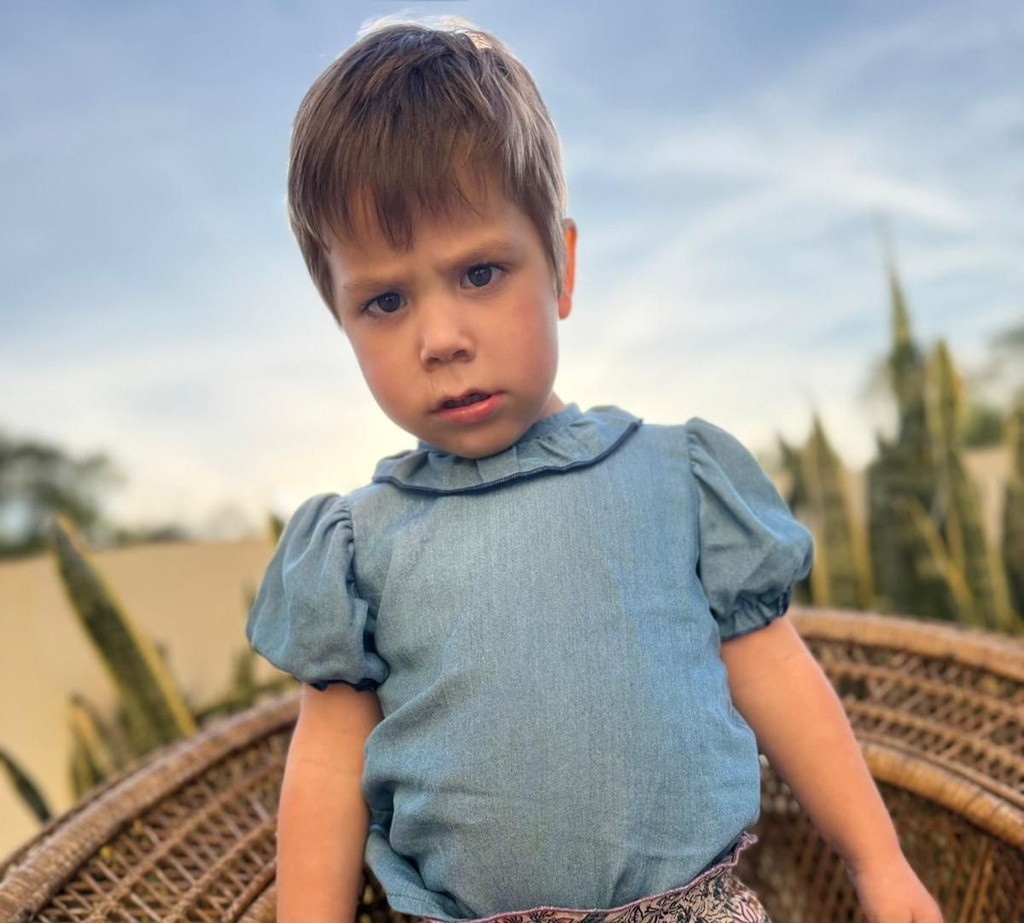 Blusa cuello volante denim